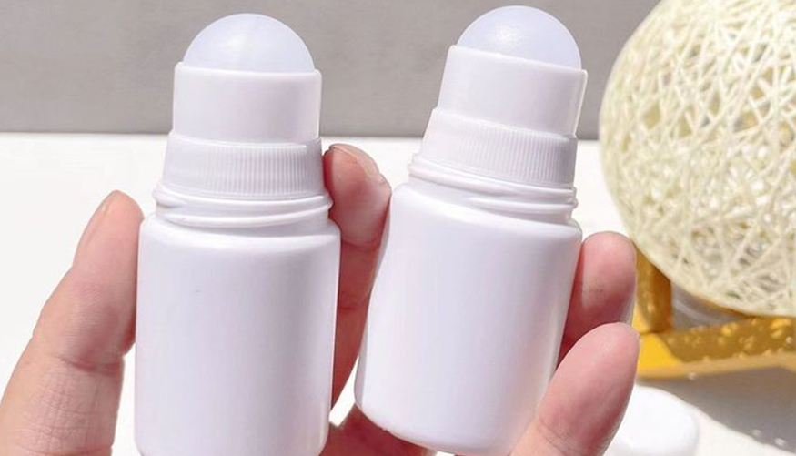 Why Choose A Glass Roller Bottle Over Plastic?